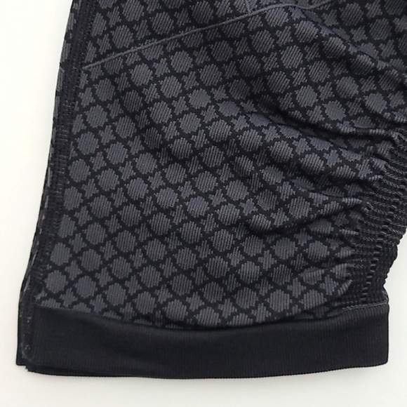 Lululemon In The  Flow Crop II (First Release) Heathered Deep Coal Size 8 - Picture 8 of 16